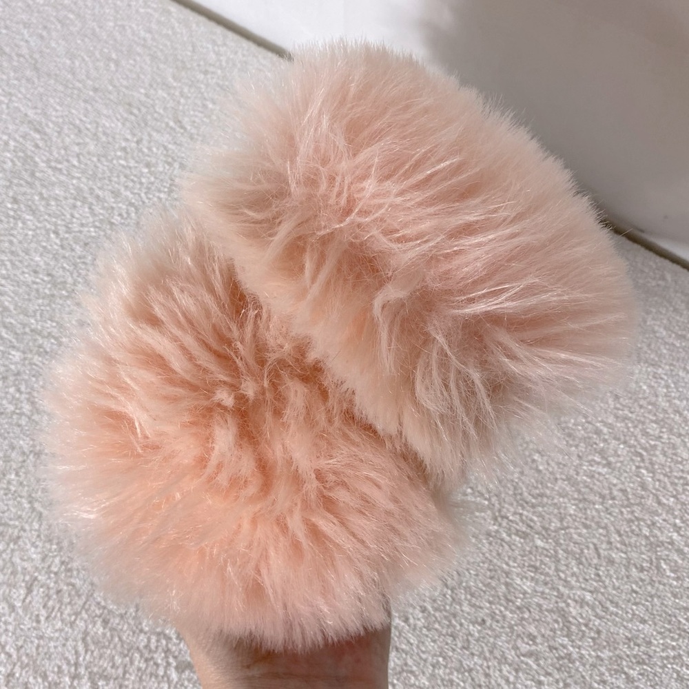 Women’s Light Pink Fluffy Faux Fur Ear Muffs With black Velvet Headband - Picture 2 of 10